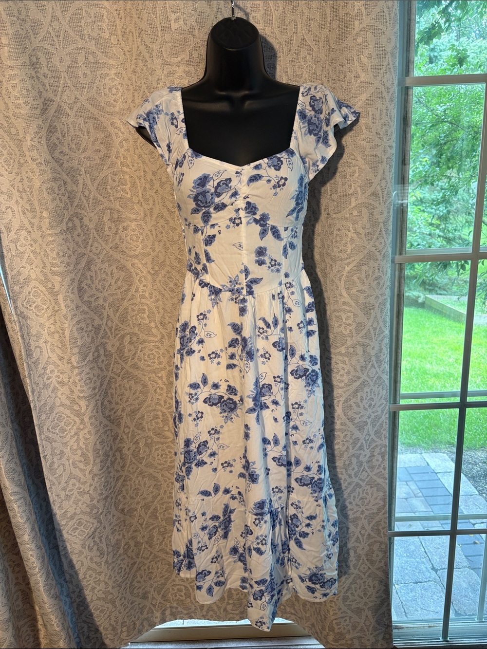 Holister XS Floral Dress with Sweetheart Neckline and lined with pockets  - NWT